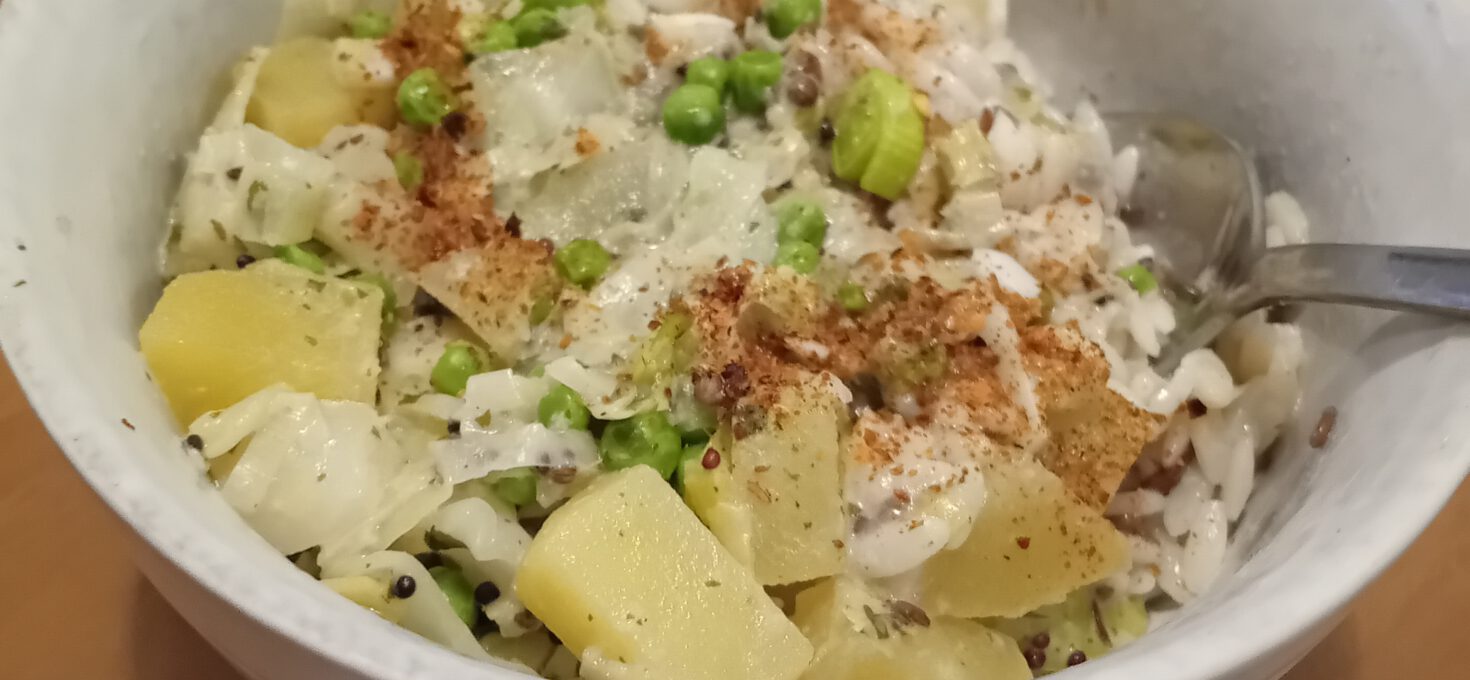 Many-Spices Indian Curry with White Cabbage, Potatoes, Leek and Peas served with Orzo