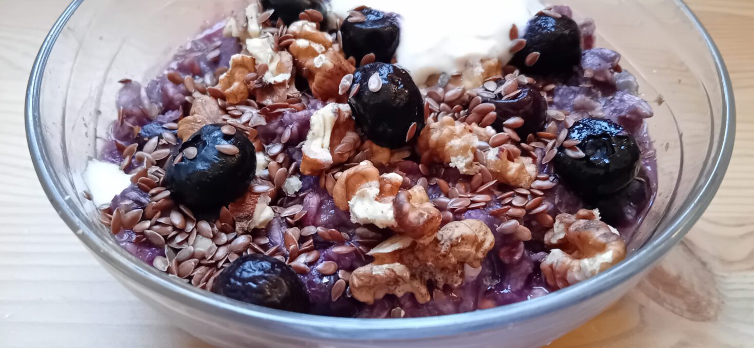 Blueberry Four-Grain Meal with Walnuts