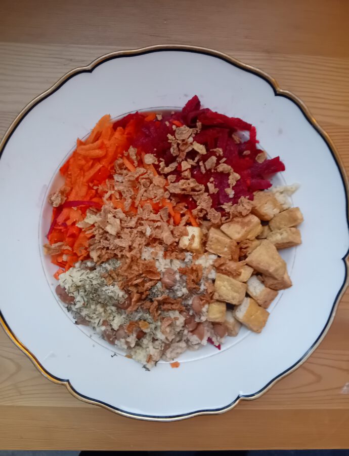 Bowl with Winter Carrot, Beetroot, Tofu and Brown Beans