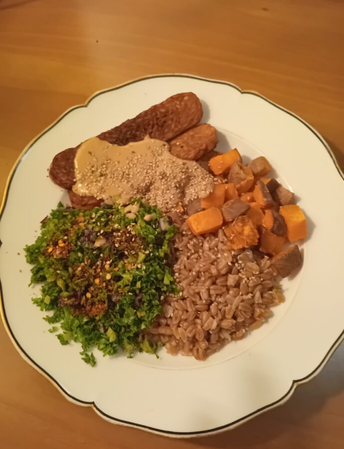 Bowl with Spelt, Sweet Potato, Kale, Red Cabbage, Tempeh and Peanut Sauce