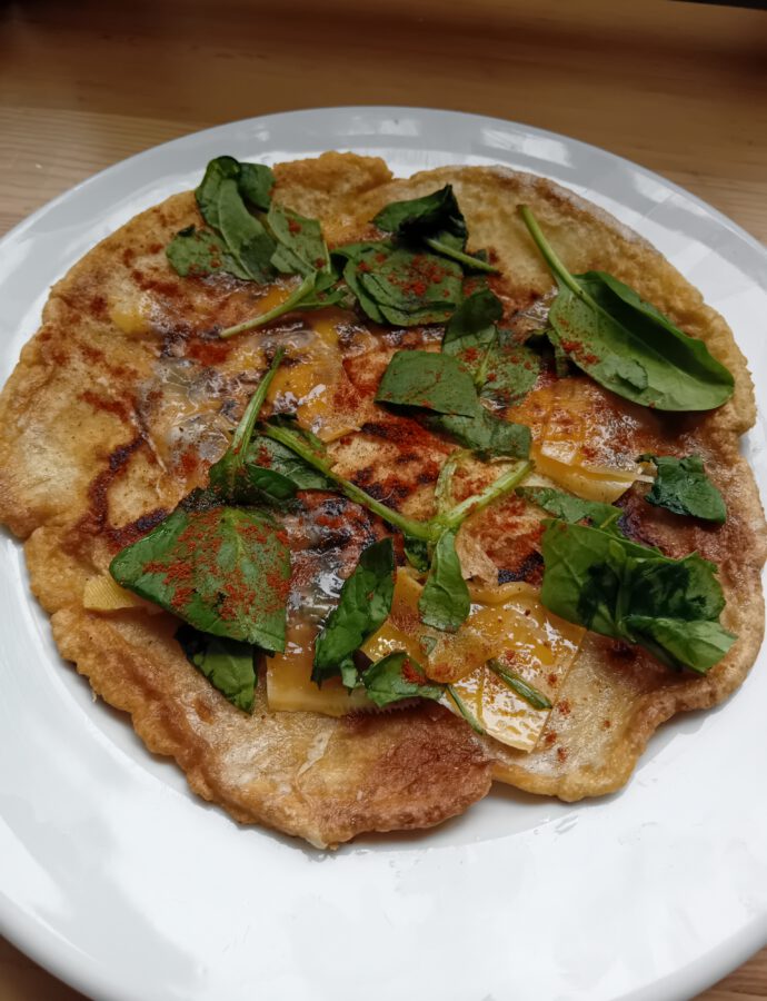 Sunday Breakfeast: Pancakes with Cheese and Spinach and Chocolate-Hazelnutpaste, Blueberries and Yogurt