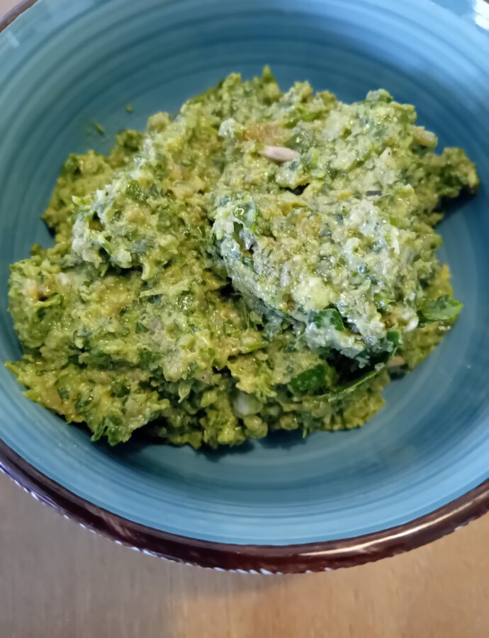 Vegan Pesto with Sunflower Seeds and Spinach