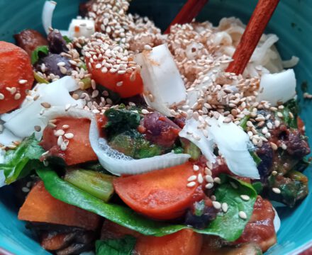 Garam Masala Noodles with Carrot, Chestnut Mushrooms, Spinach and Black Beans